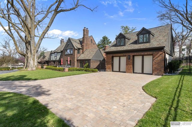 6724 Davenport Street, Omaha, NE 68132