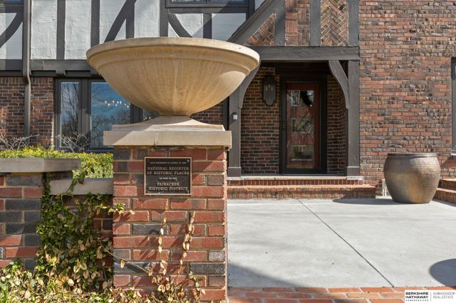 6724 Davenport Street, Omaha, NE 68132
