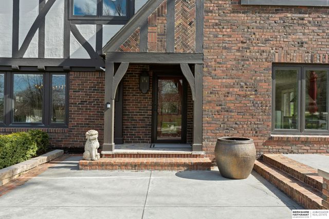 6724 Davenport Street, Omaha, NE 68132