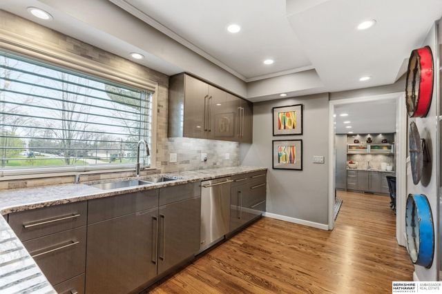 6724 Davenport Street, Omaha, NE 68132