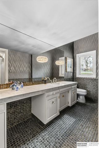 6724 Davenport Street, Omaha, NE 68132