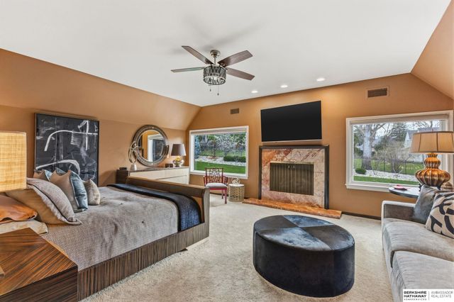 6724 Davenport Street, Omaha, NE 68132