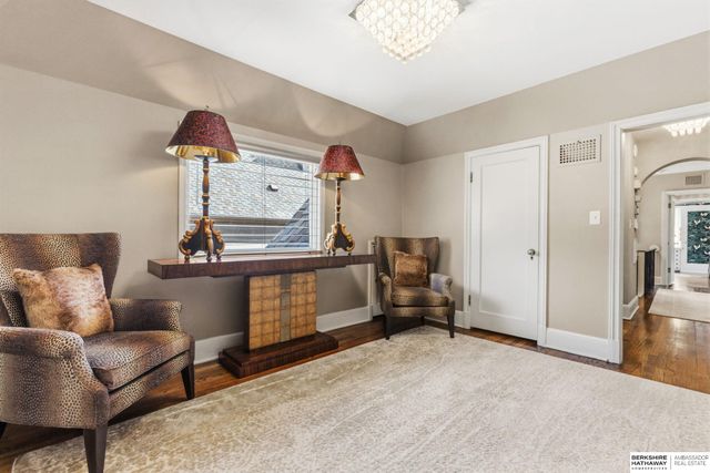 6724 Davenport Street, Omaha, NE 68132