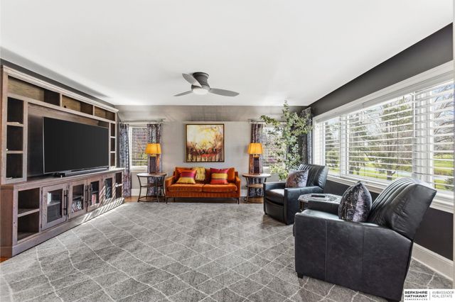6724 Davenport Street, Omaha, NE 68132