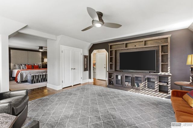 6724 Davenport Street, Omaha, NE 68132