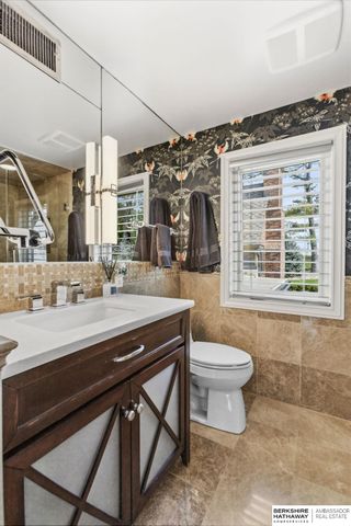 6724 Davenport Street, Omaha, NE 68132