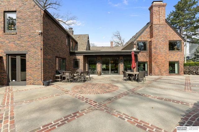 6724 Davenport Street, Omaha, NE 68132