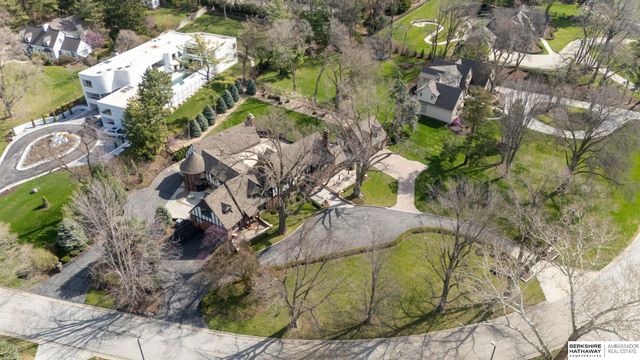 6724 Davenport Street, Omaha, NE 68132