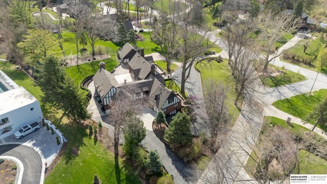 6724 Davenport Street, Omaha, NE 68132