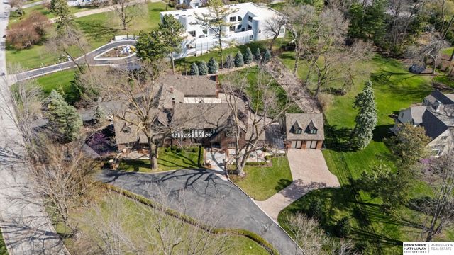 6724 Davenport Street, Omaha, NE 68132