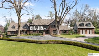6724 Davenport Street, Omaha, NE 68132