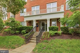 701 FALLSGROVE DR #102, Rockville, MD 20850