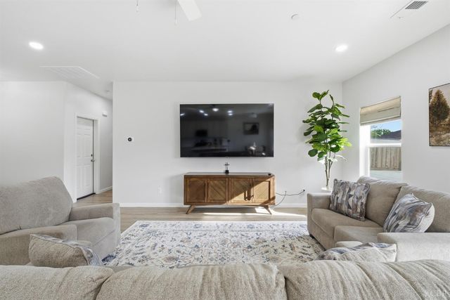 775 Kimball Lane, Hanford, CA 93230