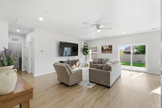 775 Kimball Lane, Hanford, CA 93230