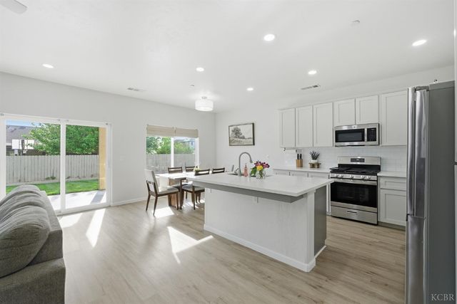 775 Kimball Lane, Hanford, CA 93230