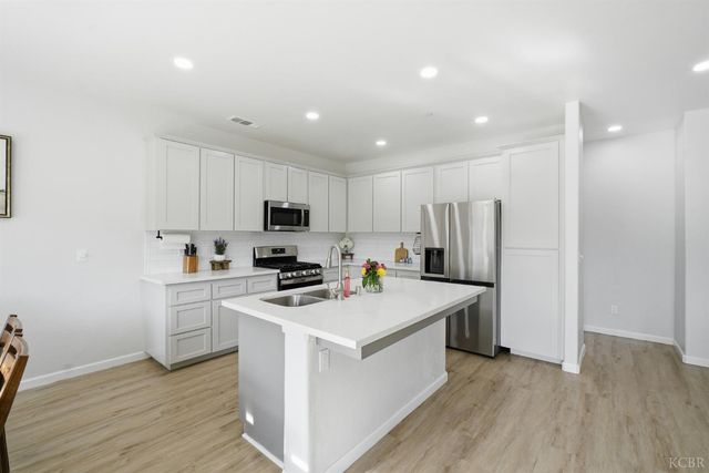 775 Kimball Lane, Hanford, CA 93230