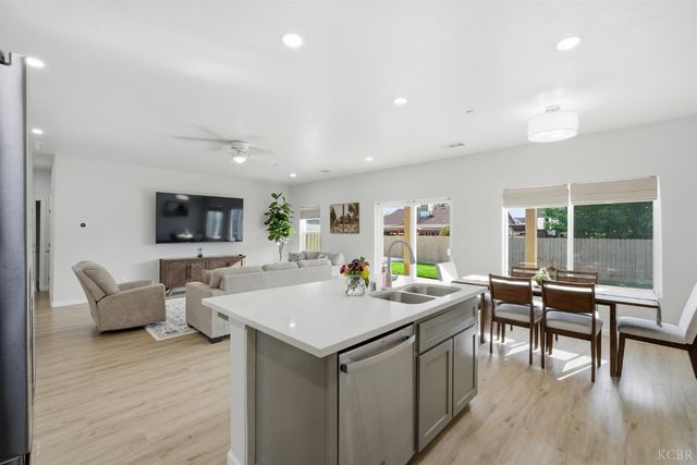 775 Kimball Lane, Hanford, CA 93230