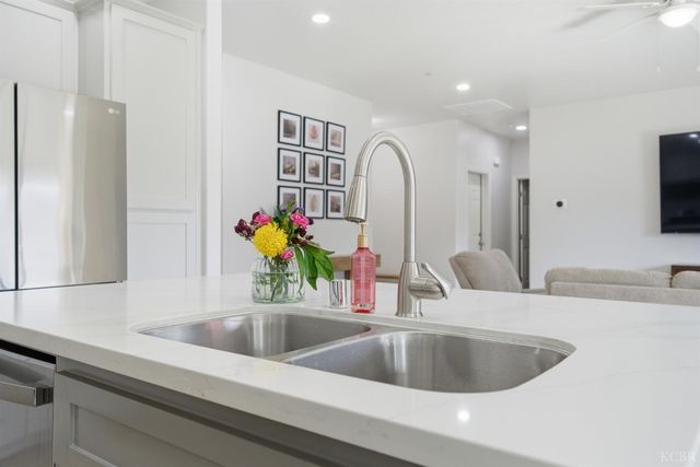 775 Kimball Lane, Hanford, CA 93230