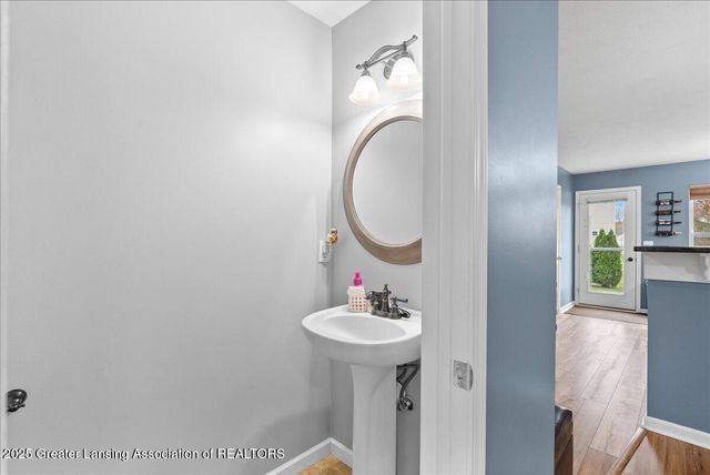 15080 Loxley Lane, Lansing, MI 48906