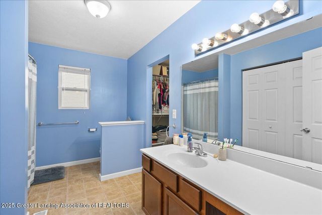 15080 Loxley Lane, Lansing, MI 48906