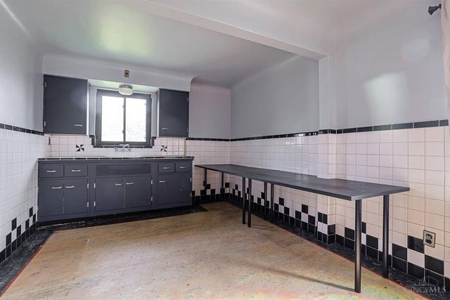 4228 Homelawn Avenue, Green Twp, OH 45211