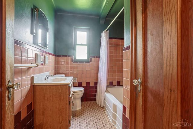 4228 Homelawn Avenue, Green Twp, OH 45211