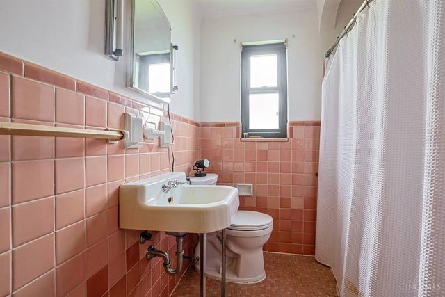 4228 Homelawn Avenue, Green Twp, OH 45211