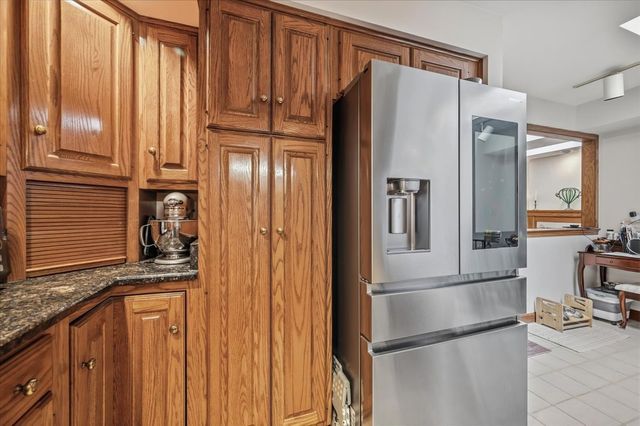 100 Red Top Drive 303, Libertyville, IL 60048