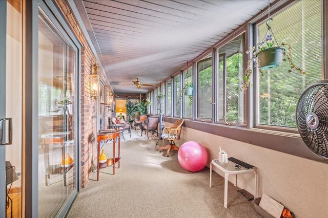 100 Red Top Drive 303, Libertyville, IL 60048