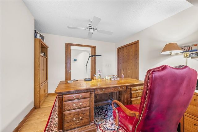 100 Red Top Drive 303, Libertyville, IL 60048