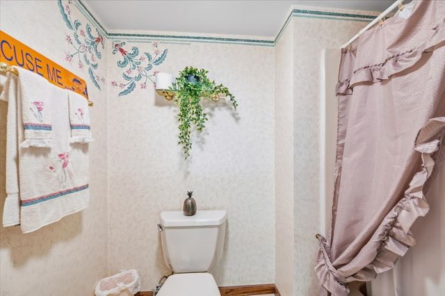 100 Red Top Drive 303, Libertyville, IL 60048
