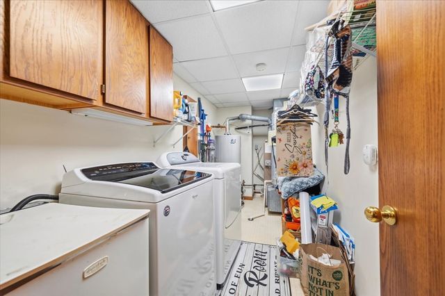 100 Red Top Drive 303, Libertyville, IL 60048