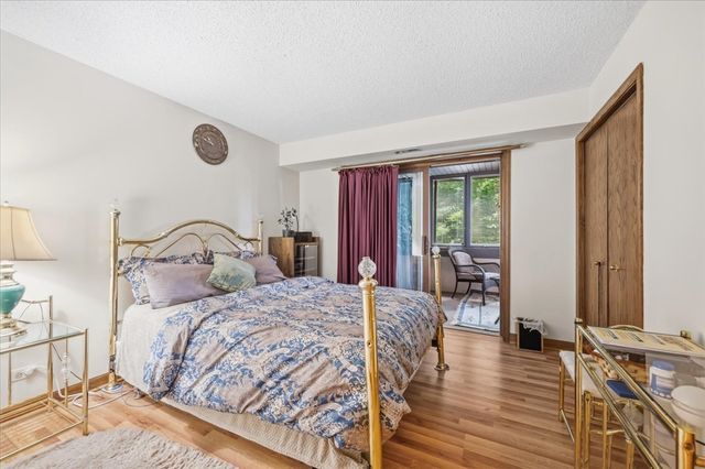 100 Red Top Drive 303, Libertyville, IL 60048