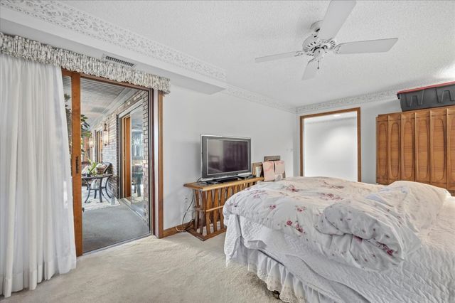 100 Red Top Drive 303, Libertyville, IL 60048