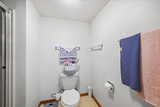 100 Red Top Drive 303, Libertyville, IL 60048