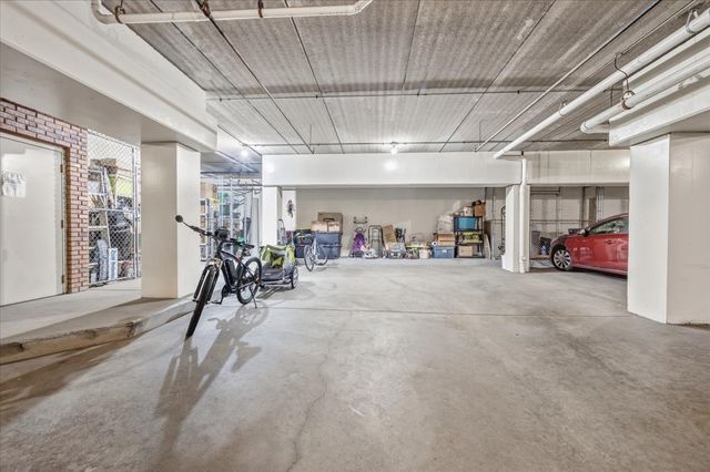 100 Red Top Drive 303, Libertyville, IL 60048