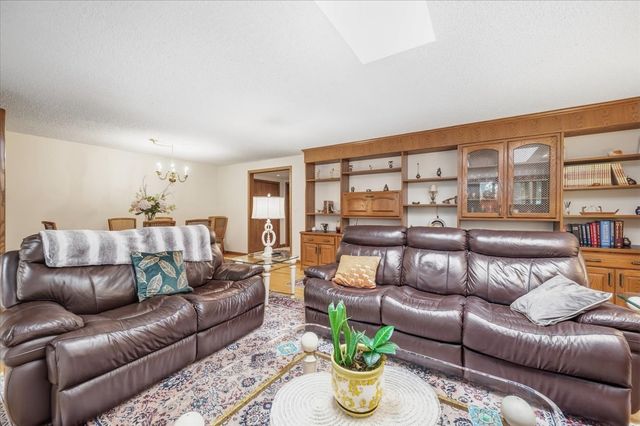 100 Red Top Drive 303, Libertyville, IL 60048