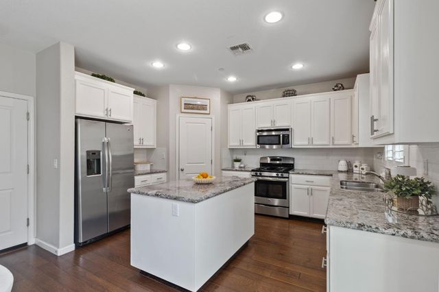 9848 Porto Bay Dr, Elk Grove, CA 95757