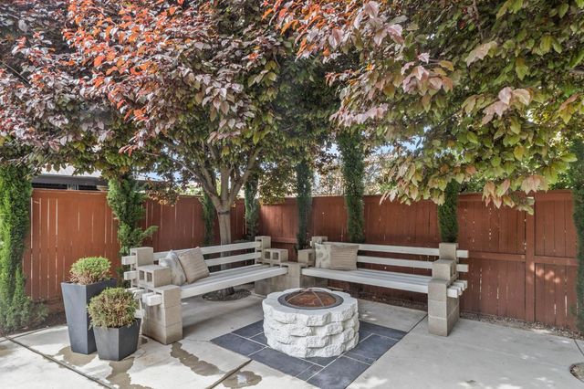 9848 Porto Bay Dr, Elk Grove, CA 95757