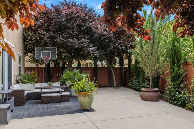 9848 Porto Bay Dr, Elk Grove, CA 95757