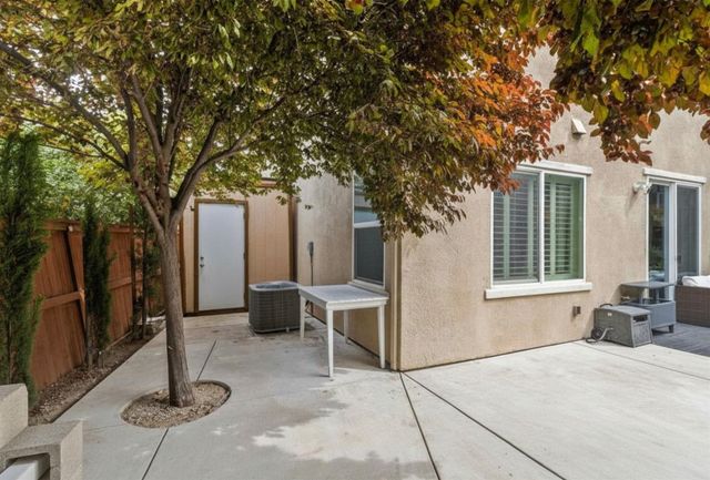 9848 Porto Bay Dr, Elk Grove, CA 95757