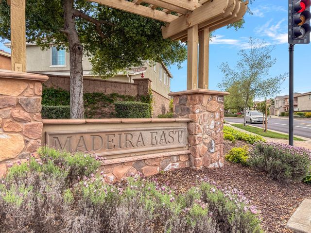 9848 Porto Bay Dr, Elk Grove, CA 95757