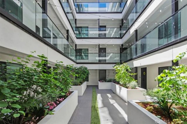 321 S Oxford Avenue 606, Los Angeles, CA 90020