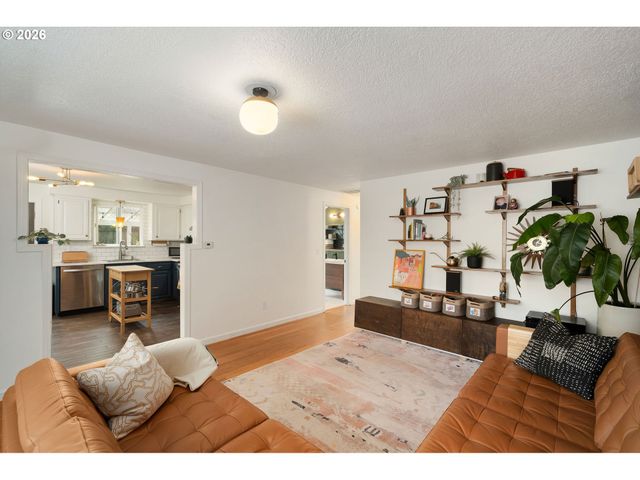 2715 Se 77TH Ave, Portland, OR 97206