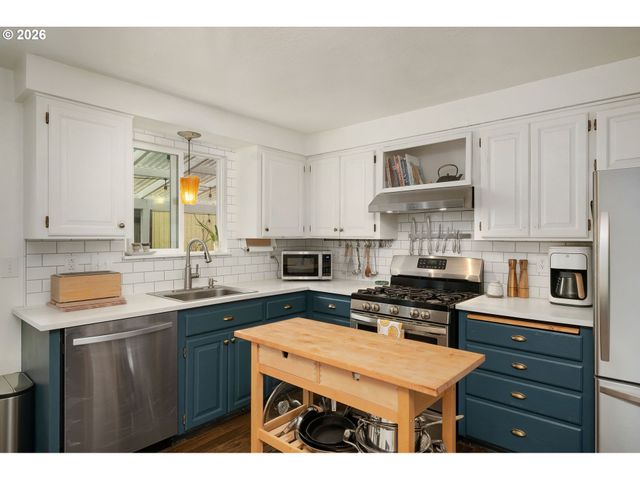 2715 Se 77TH Ave, Portland, OR 97206