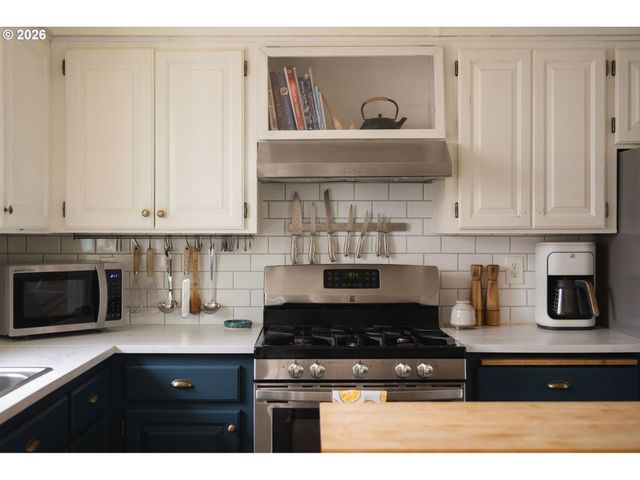 2715 Se 77TH Ave, Portland, OR 97206
