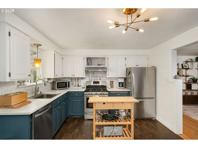 2715 Se 77TH Ave, Portland, OR 97206