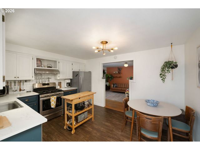 2715 Se 77TH Ave, Portland, OR 97206