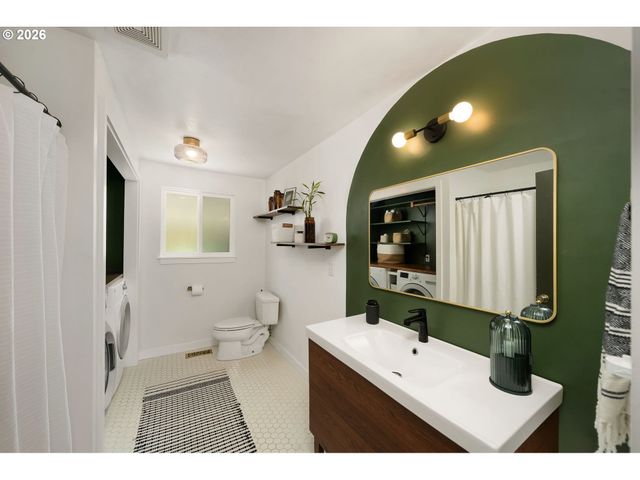 2715 Se 77TH Ave, Portland, OR 97206