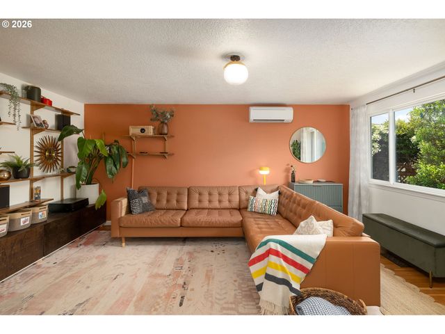 2715 Se 77TH Ave, Portland, OR 97206